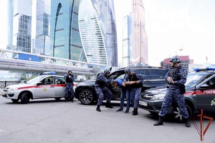 Фотовыставка «В объективе Росгвардия» прошла в Москве