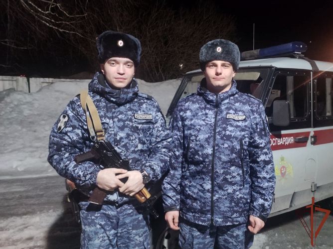 Страдающему потерей памяти пенсионеру помогли вернуться домой росгвардейцы в Кемеровской области