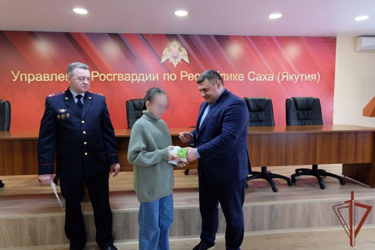 С семьями погибших росгвардейцев в Якутске встретился президент благотворительного фонда «Защитник счастья» 
