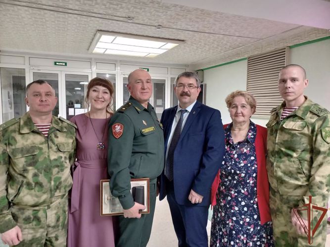 Заместитель командующего Уральским округом провел встречу с матерями и вдовами погибших росгвардейцев