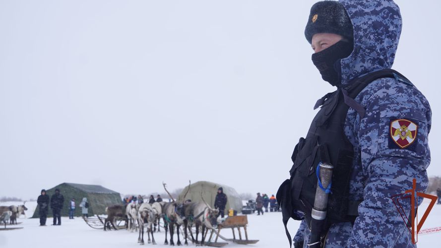 В Нарьян-Маре росгвардейцы обеспечили безопасность снегоходного кросса и гонок на оленьих упряжках