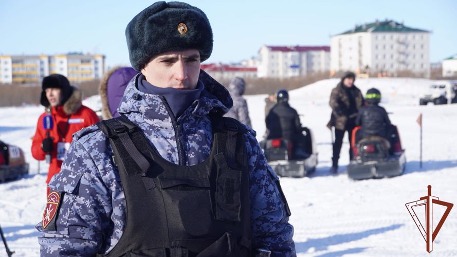 В Нарьян-Маре росгвардейцы обеспечили безопасность снегоходного кросса и гонок на оленьих упряжках