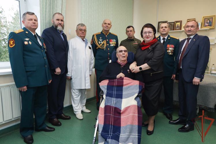 Генерал-полковник Олег Плохой поздравил с Днем войск национальной гвардии Героя России генерал-полковника Анатолия Романова