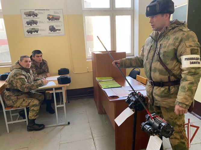 Перевод вооружения, военной и специальной техники на летний период эксплуатации начался в Уральском округе Росгвардии