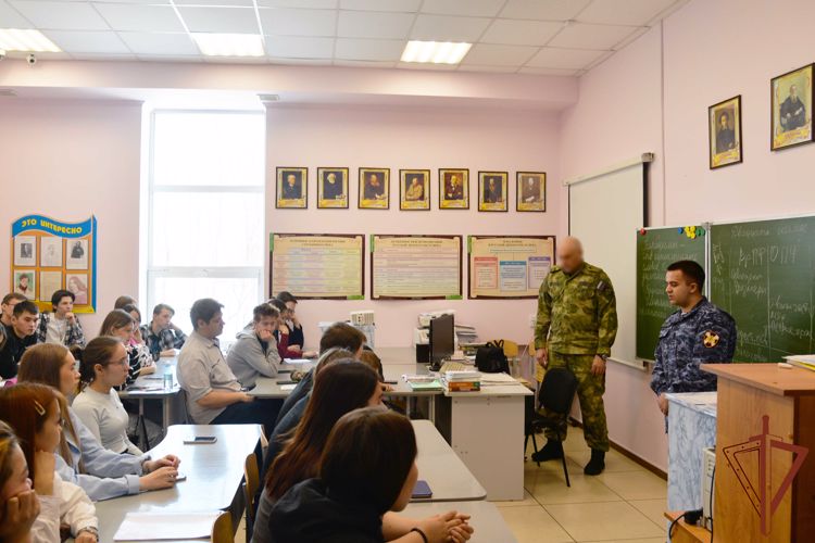 Росгвардия проводит профилактическую работу по безопасности в сети «Интернет» среди ямальской молодежи