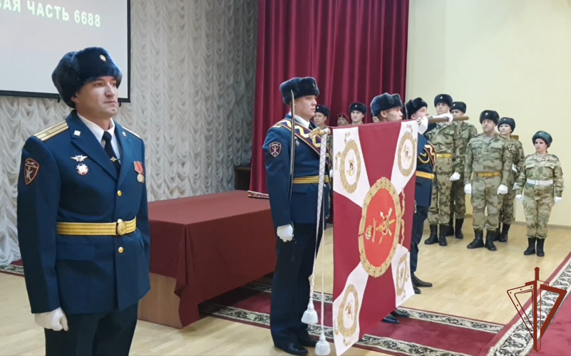  Боевое знамя нового образца вручили астраханскому батальону Южного округа Росгвардии