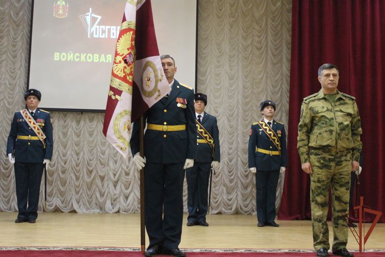  Боевое знамя нового образца вручили астраханскому батальону Южного округа Росгвардии