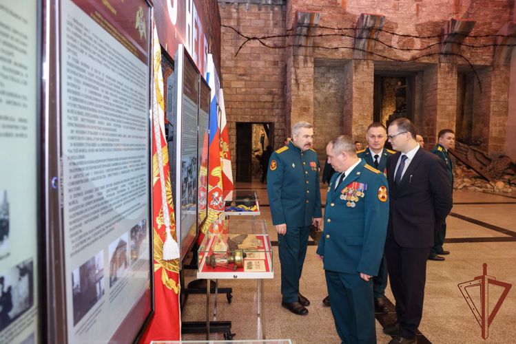 Директор Росгвардии генерал армии Виктор Золотов вручил офицерам ведомства «Золотые Звезды» Героев России в День войск национальной гвардии 