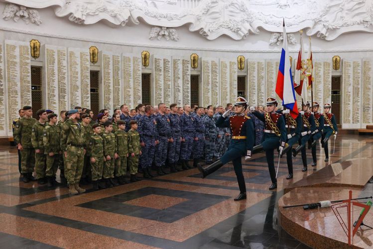 Директор Росгвардии генерал армии Виктор Золотов вручил офицерам ведомства «Золотые Звезды» Героев России в День войск национальной гвардии 