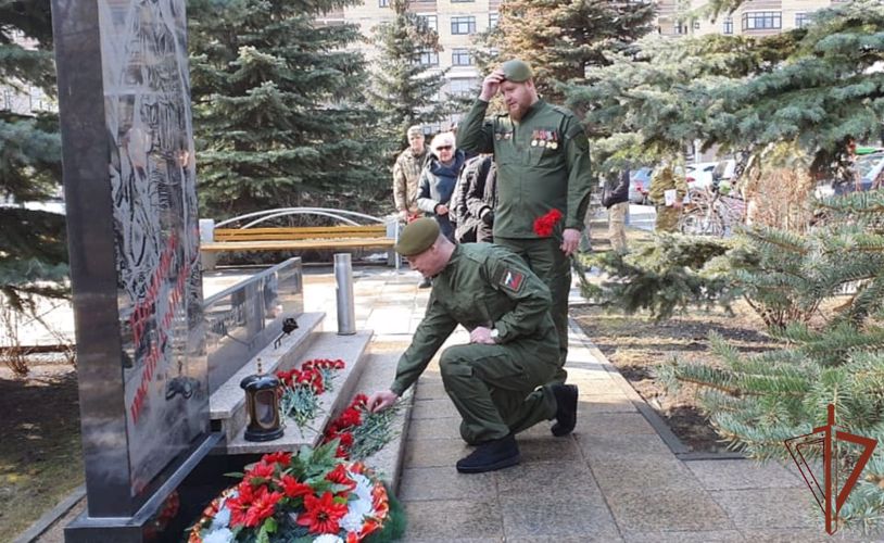 Военнослужащие и сотрудники Уральского округа Росгвардии отметили профессиональный праздник