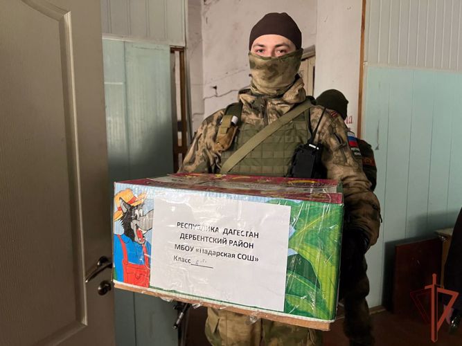 Общественники Дагестана при содействии росгвардейцев доставили гуманитарную помощь жителям ДНР