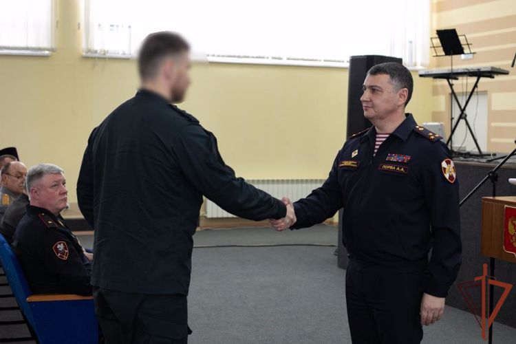 Заместитель командующего Приволжским округом Росгвардии поздравил Нижегородский СОБР «Мираж» с 30-летием