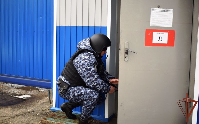 Сотрудники Росгвардии приняли участие в антитеррористических учениях «Молния-2023» в Нижнем Новгороде