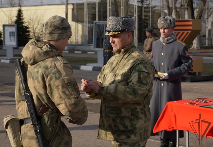 Командующий Центральным округом Росгвардии вручил военнослужащим-участникам СВО государственные награды