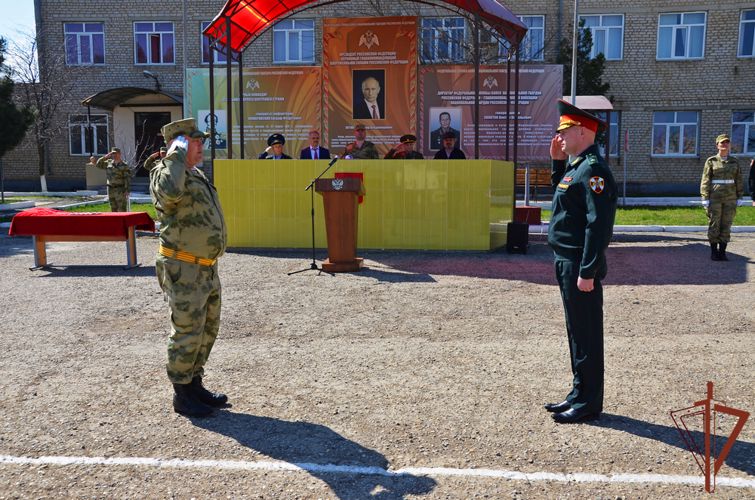 Воинским частям махачкалинского соединения Росгвардии вручены Боевые знамена