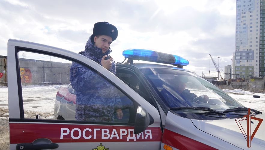 Страдающей потерей памяти жительнице Саратовской области помогли вернуться домой сотрудники Росгвардии