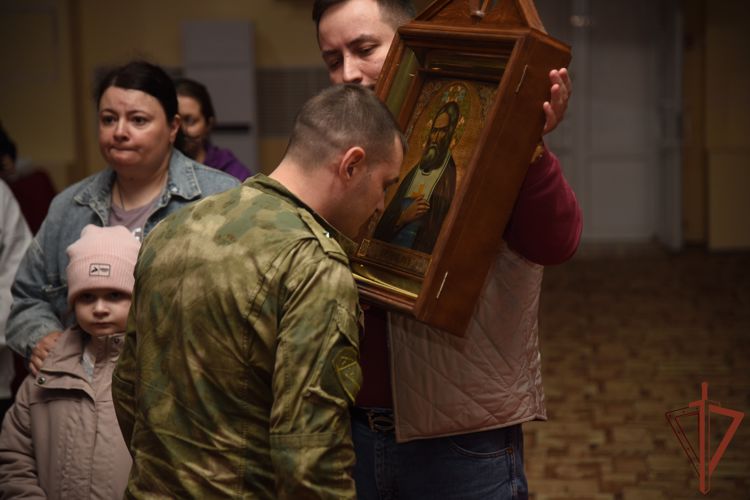 В грозненское соединение Росгвардии привезли уникальный образ преподобного Серафима Саровского