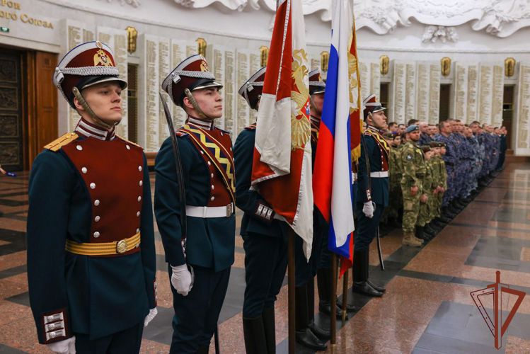 Директор Росгвардии генерал армии Виктор Золотов вручил офицерам ведомства «Золотые Звезды» Героев России в День войск национальной гвардии 