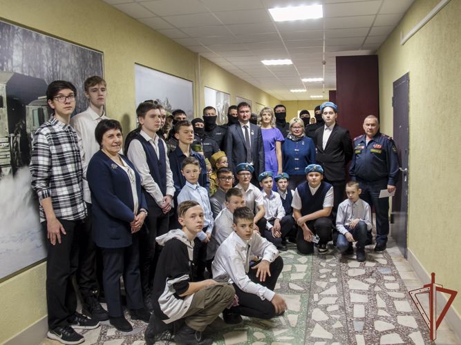 Патриотические мероприятия для молодежи прошли в Сибирском округе Росгвардии 