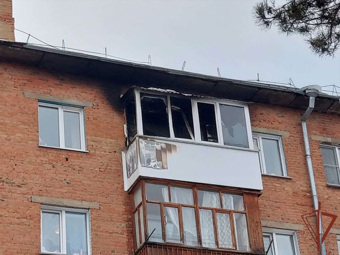 Росгвардейцы помогли локализовать пожар в многоквартирном доме в Кузбассе
