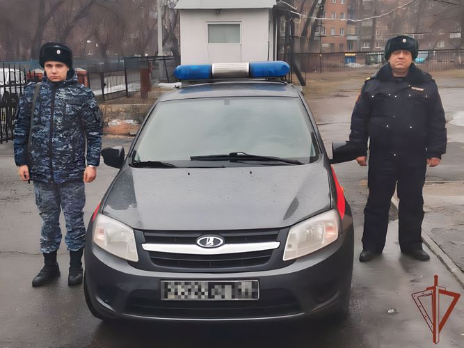 Росгвардейцы провели эвакуацию людей из горящего жилого дома в Новокузнецке