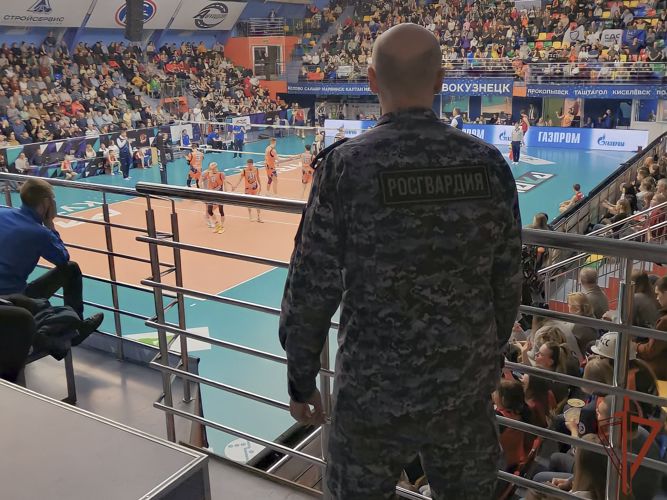  Безопасность матча на чемпионате России по волейболу в Кузбассе обеспечила Росгвардия