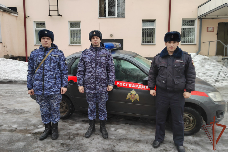 Росгвардейцы разыскали потерявшуюся девочку в Кемеровской области