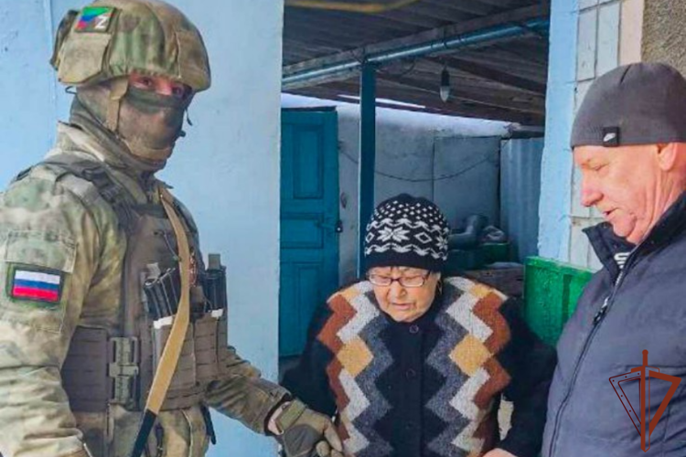 Росгвардия передала гуманитарную помощь ветеранам и детям в районе СВО