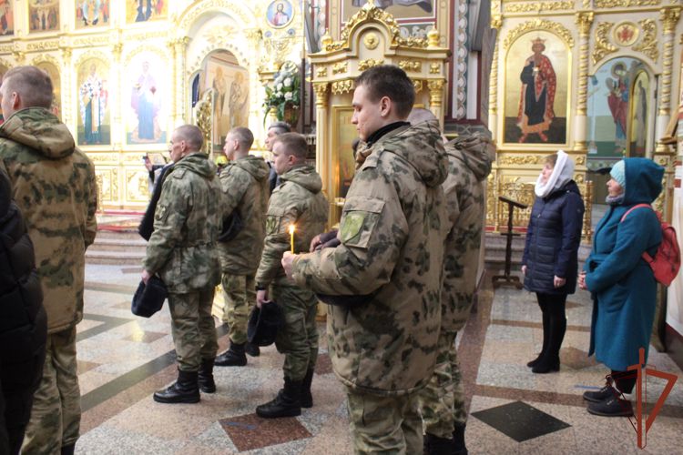 Росгвардейцы приняли участие в богослужении за здравие участников специальной операции в Сыктывкаре