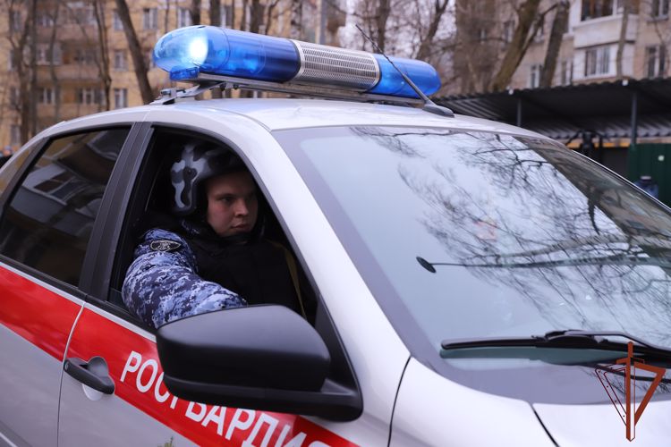 Открывшего стрельбу злоумышленника задержали росгвардейцы на Северо-Западе Москвы