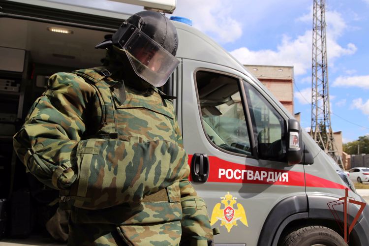Сотрудники Росгвардии обеспечили охрану досрочной сдачи ЕГЭ в Магнитогорске