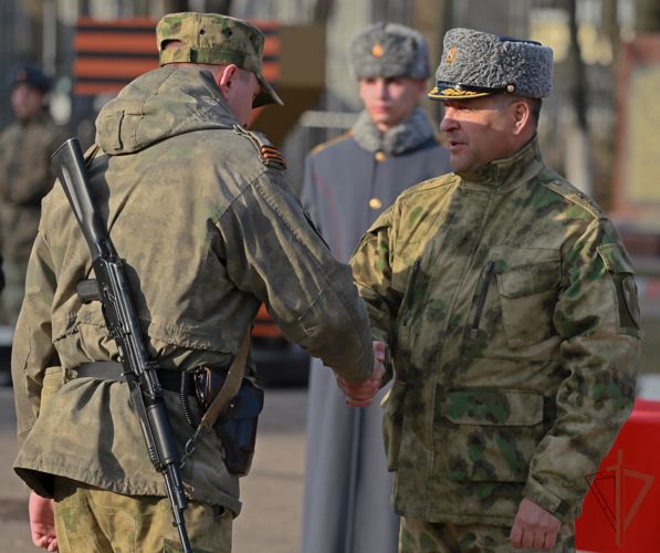 Командующий Центральным округом Росгвардии вручил военнослужащим-участникам СВО государственные награды