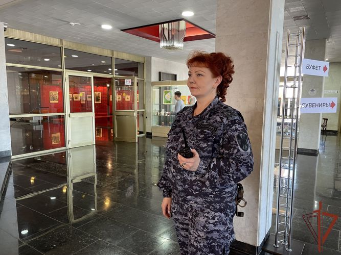 Росгвардейцы обеспечивают охрану Государственного исторического музея-заповедника «Горки Ленинские» в Подмосковье