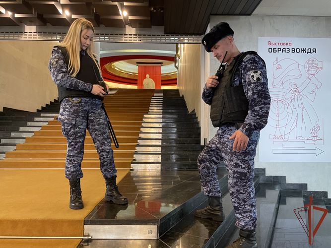 Росгвардейцы обеспечивают охрану Государственного исторического музея-заповедника «Горки Ленинские» в Подмосковье