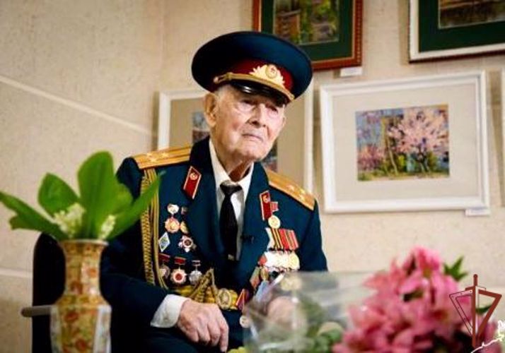 Росгвардейцы поздравили Ветерана Великой Отечественной войны с 98-летием в Симферополе