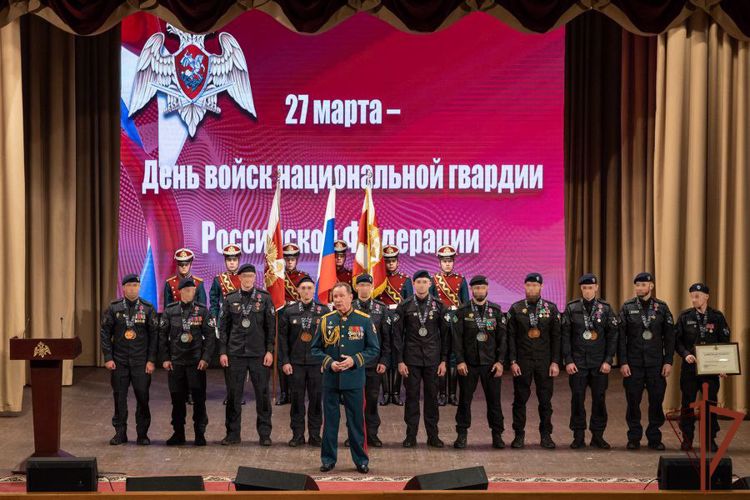 Директор Росгвардии генерал армии Виктор Золотов вручил офицерам ведомства «Золотые Звезды» Героев России в День войск национальной гвардии 