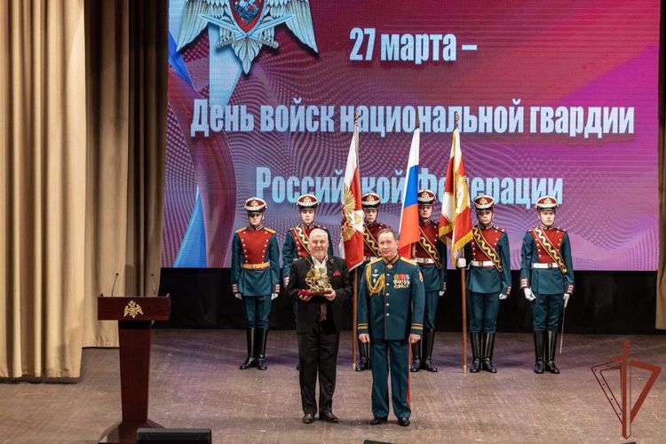 Директор Росгвардии генерал армии Виктор Золотов вручил офицерам ведомства «Золотые Звезды» Героев России в День войск национальной гвардии 
