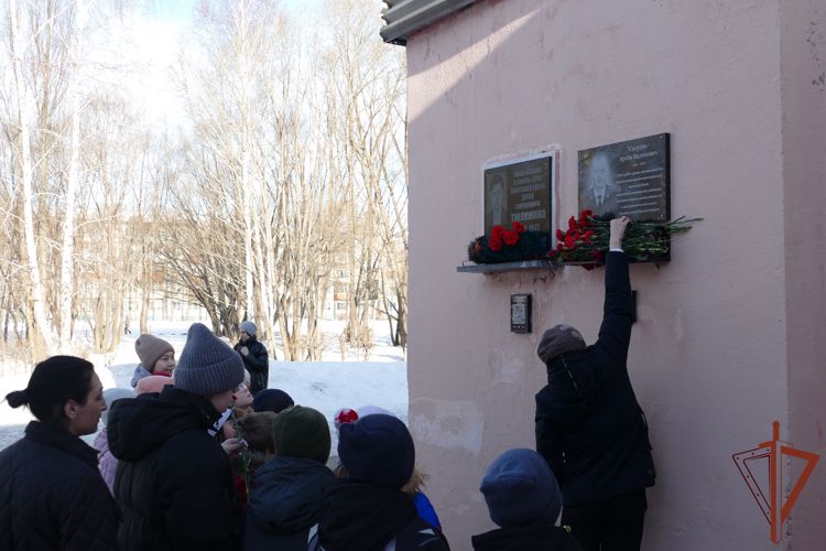 Именем погибшего росгвардейца названа школа в Омске