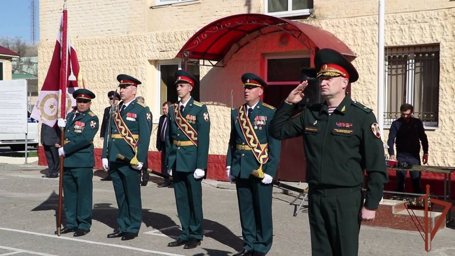 Воинским частям махачкалинского соединения Росгвардии вручены Боевые знамена