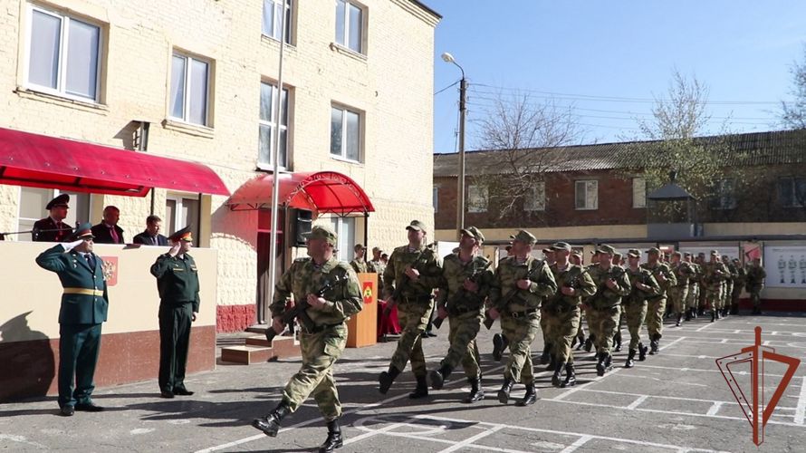 Воинским частям махачкалинского соединения Росгвардии вручены Боевые знамена