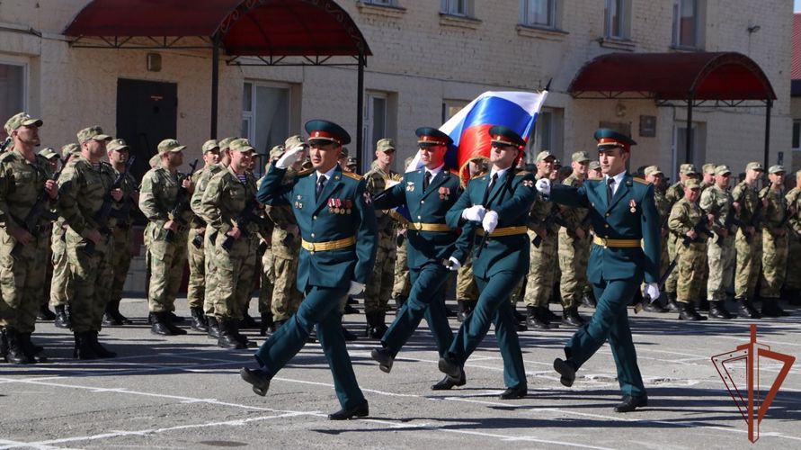 Воинским частям махачкалинского соединения Росгвардии вручены Боевые знамена