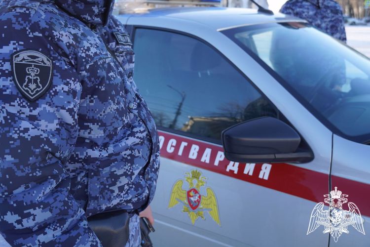 Сотрудники Росгвардии обследовали подозрительный предмет в Костроме