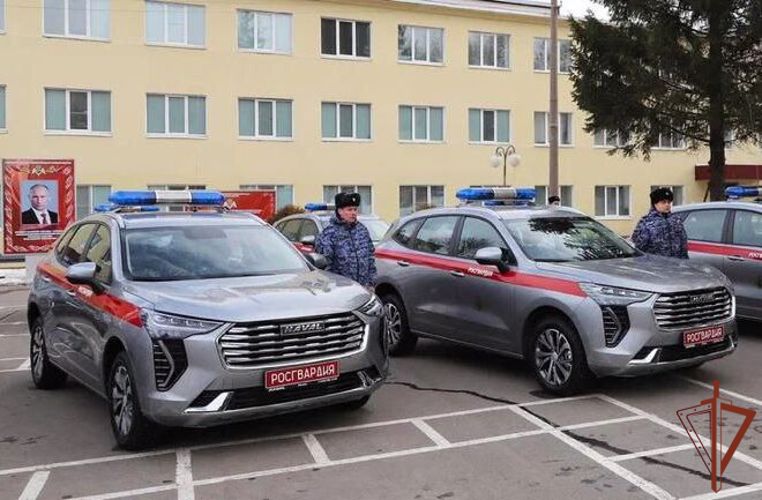 Тульским росгвардейцам вручили ключи от новых служебных автомобилей (видео)