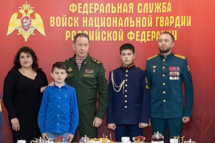 Генерал армии Виктор Золотов встретился с династиями росгвардейцев в Московском президентском кадетском училище имени М.А. Шолохова 