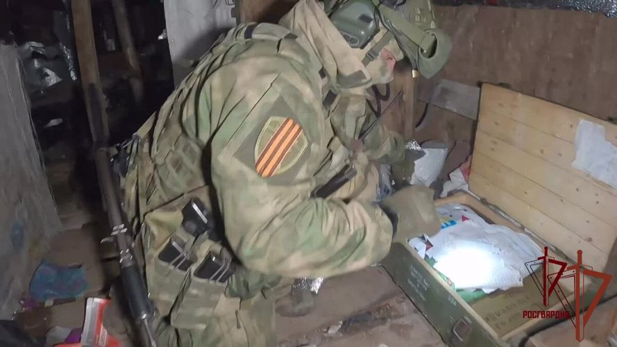 В ДНР росгвардейцы обнаружили склад иностранного вооружения (ВИДЕО)