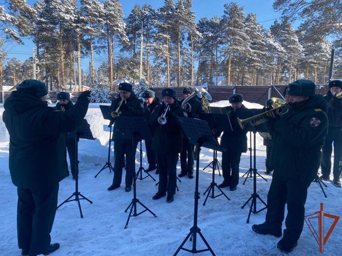 Оркестр Росгвардии поздравил ветерана Великой Отечественной войны со 100-летним юбилеем в Томске