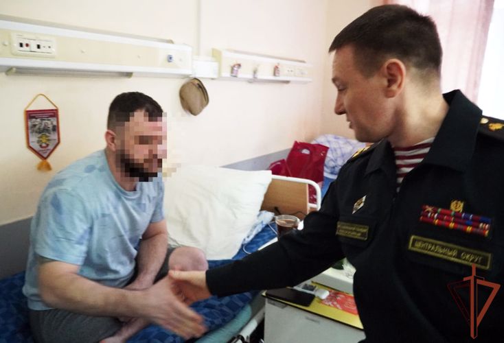 Заместитель командующего Центральным округом навестил военнослужащих-участников СВО в Главном клиническом госпитале Росгвардии