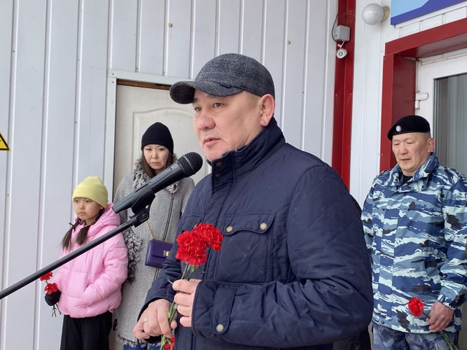 В училище олимпийского резерва открыли памятную мемориальную доску и «Парту Героя» имени бойца ОМОН «Бизон» Росгвардии Андрея Ощепкова