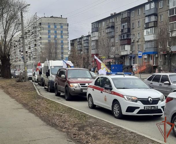 Участников всероссийского автопробега «Дорога к Победе» встретили росгвардейцы на Южном Урале 