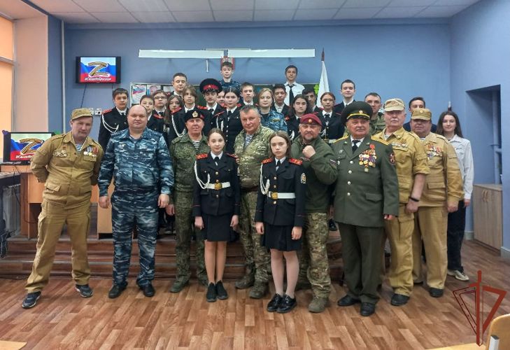 Участников всероссийского автопробега «Дорога к Победе» встретили росгвардейцы на Южном Урале 